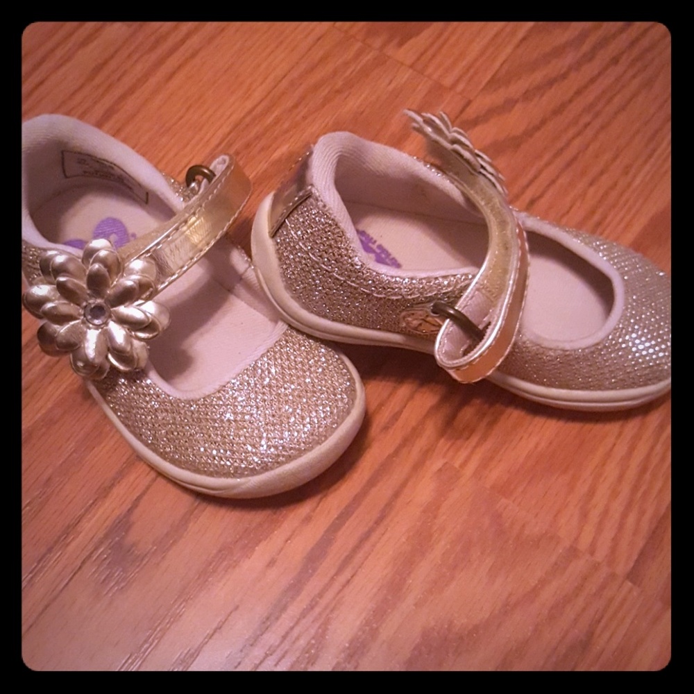 Girls shoes